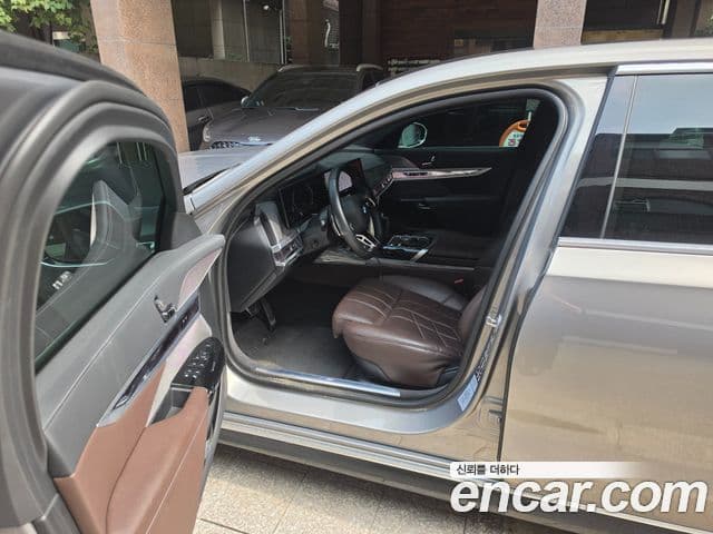 BMW 7 Series 2023 — фото 7 из 14