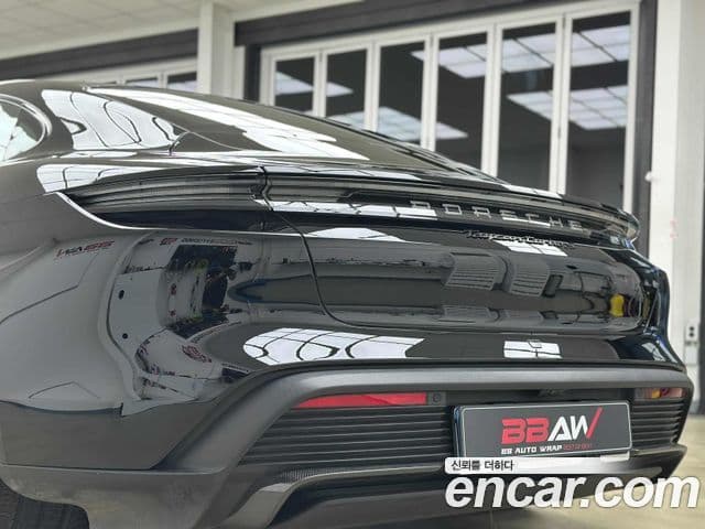 Porsche Taycan 2021 — Photo 12/20