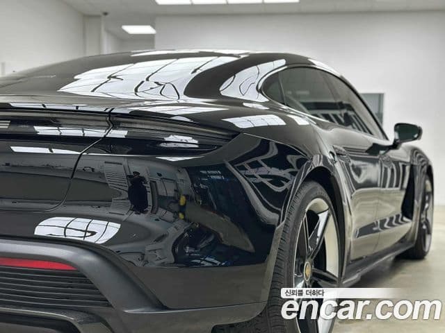 Porsche Taycan 2021 — Photo 13/20