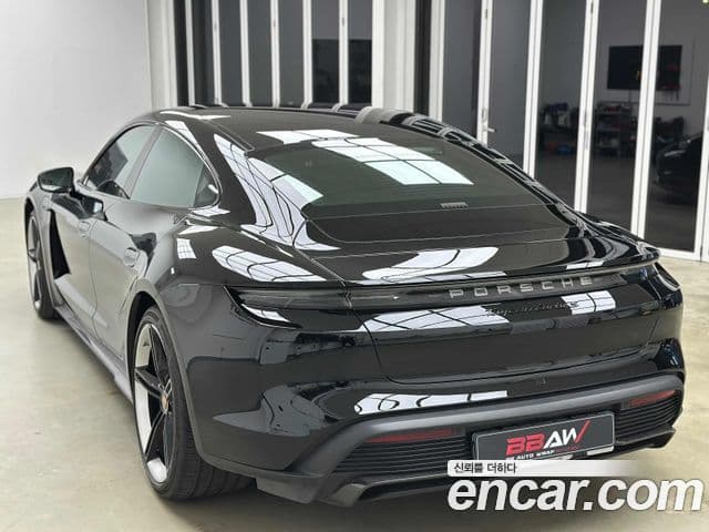 Porsche Taycan 2021 — Photo 5/20