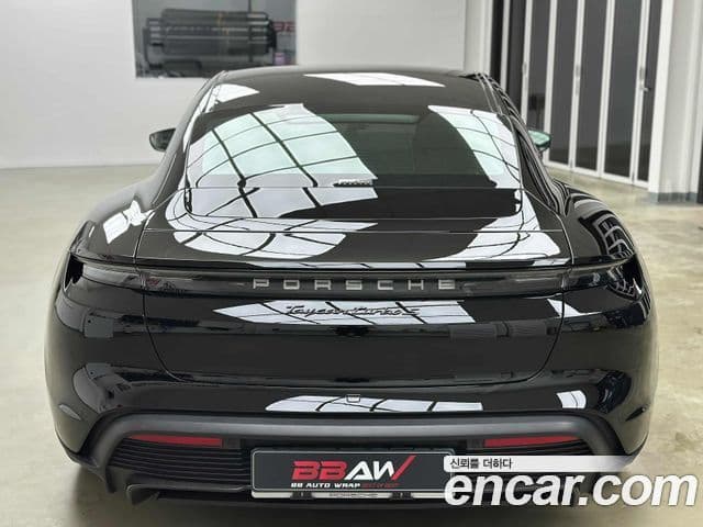 Porsche Taycan 2021 — Photo 2/20