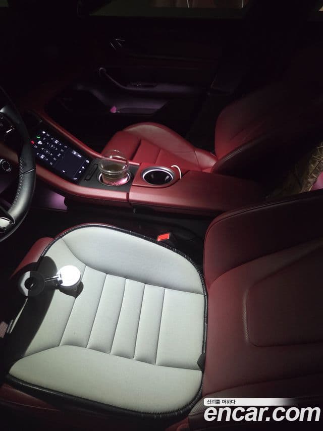 Porsche Taycan 2021 — Photo 17/20