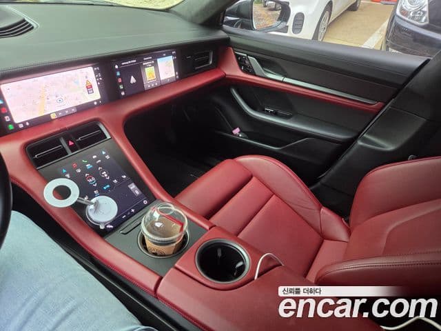 Porsche Taycan 2021 — Photo 7/20