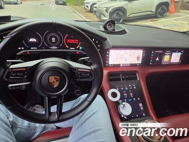 Porsche Taycan 2021 — Photo 18/20
