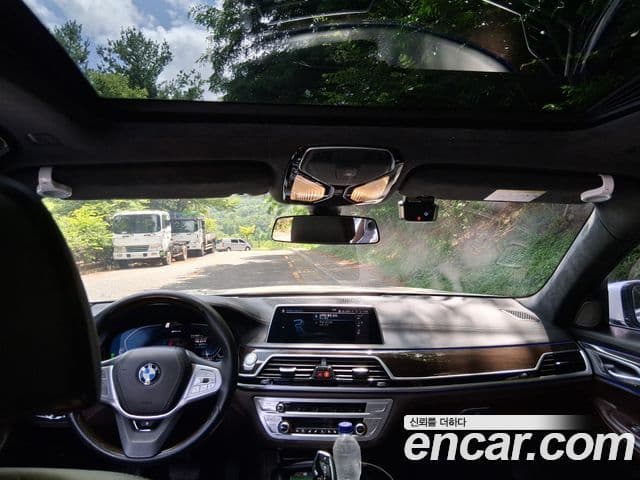 BMW 7 Series 2021 — ფოტო 8/20