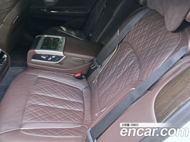 BMW 7 Series 2021 — ფოტო 16/20