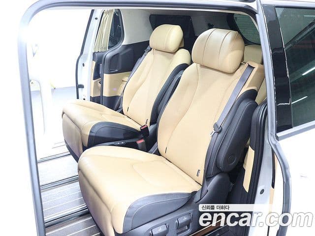 Kia Carnival 2022 — фото 9 из 20