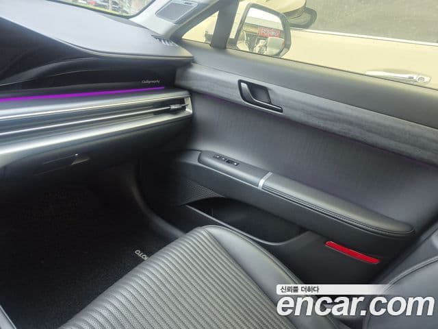 Hyundai Grandeur 2022 — ფოტო 11/16