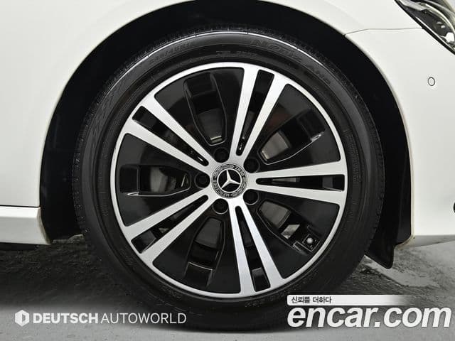 Mercedes-Benz E-Class 2021 — фото 4 из 20