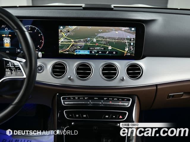 Mercedes-Benz E-Class 2021 — ფოტო 13/20