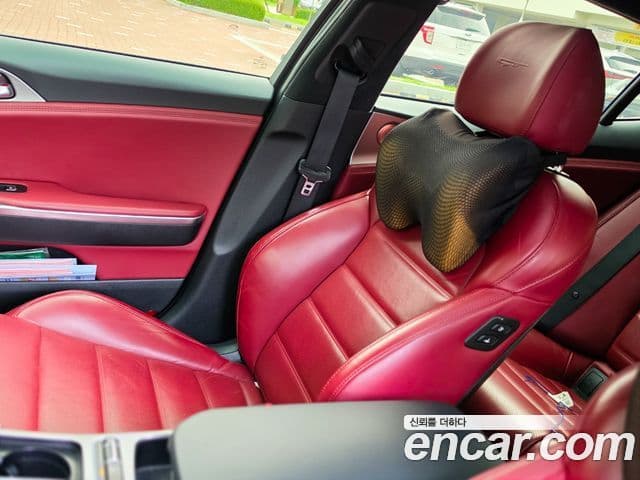 Kia Stinger 2018 — фото 10 из 20