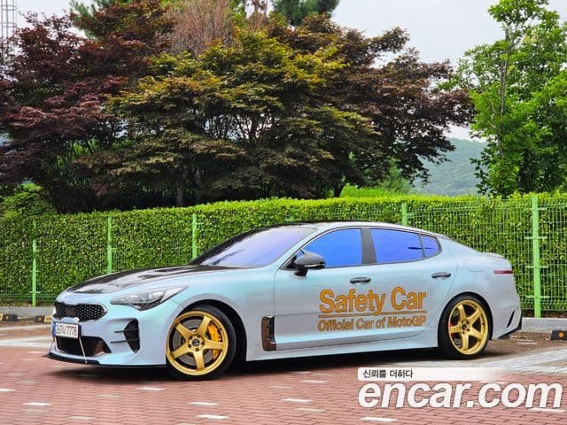 Kia Stinger 2018 — фото 17 из 20