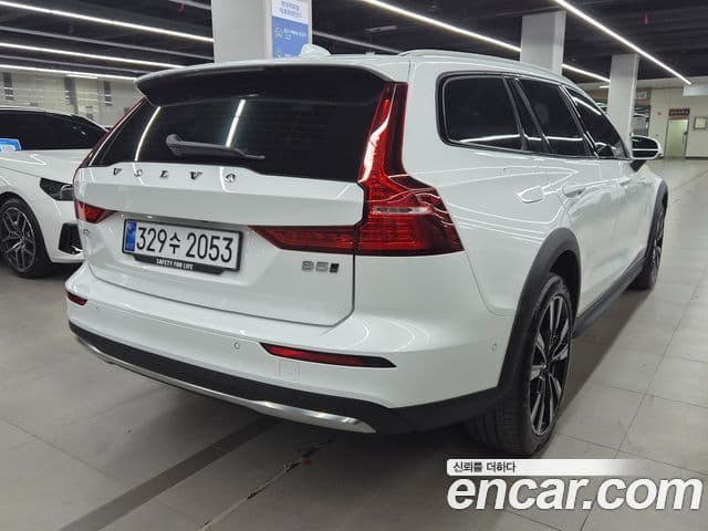 Volvo V60 Cross Country 2023 — ფოტო 5/20