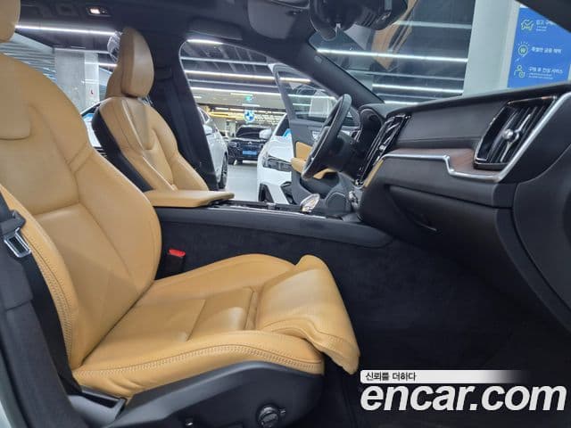 Volvo V60 Cross Country 2023 — ფოტო 7/20