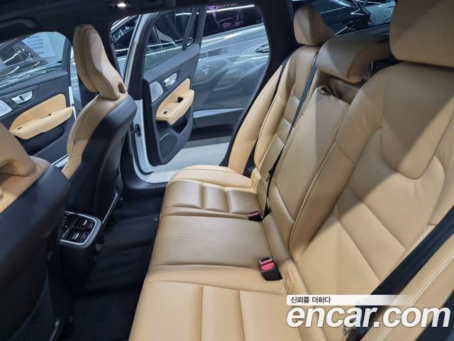 Volvo V60 Cross Country 2023 — ფოტო 11/20