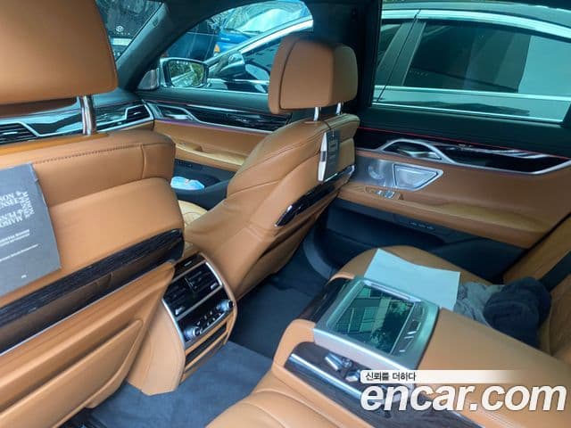 BMW 7 Series 2022 — ფოტო 17/20