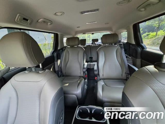 Kia Carnival 2024 — ფოტო 19/20