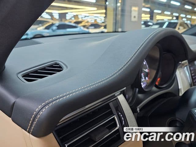 Porsche Macan 2022 — ფოტო 7/9