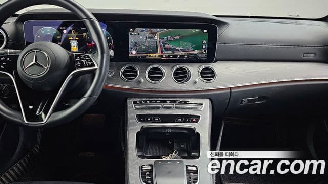 Mercedes-Benz E-Class 2022 — ფოტო 20/34