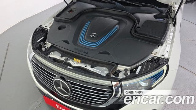 Mercedes-Benz EQC 2020 — ფოტო 18/20