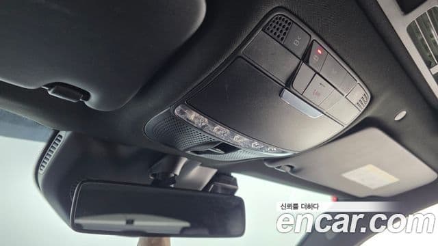 Mercedes-Benz EQC 2020 — ფოტო 19/20