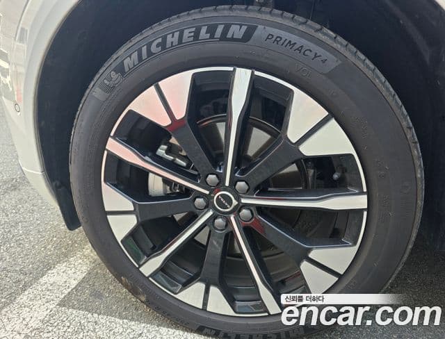 Volvo XC60 2025 — Photo 8/10
