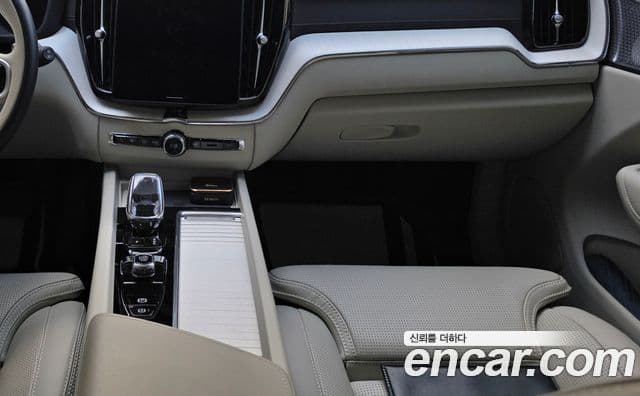 Volvo XC60 2025 — Photo 5/10
