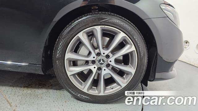 Mercedes-Benz E-Class 2019 — ფოტო 4/32