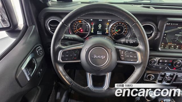 Jeep Wrangler 2021 — ფოტო 24/29