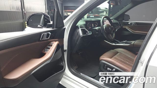 BMW X5 2023 — Photo 28/32