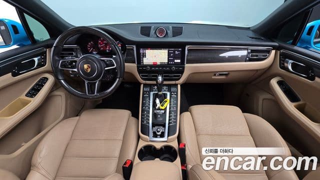 Porsche Macan 2021 — Photo 30/32