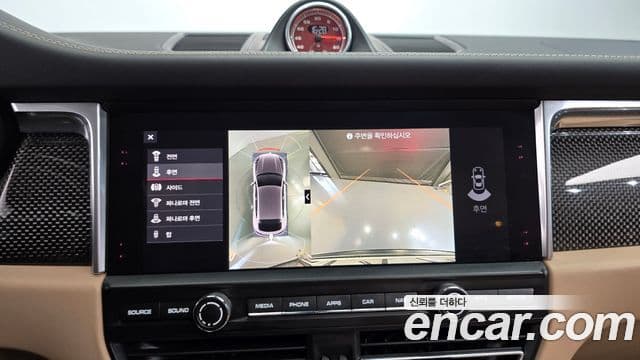 Porsche Macan 2021 — Photo 18/32