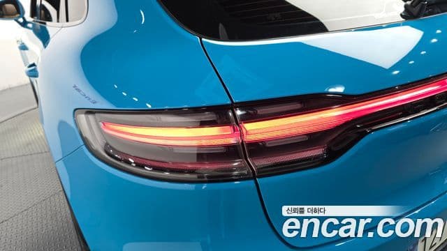 Porsche Macan 2021 — Photo 16/32