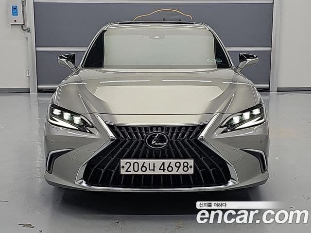 Lexus ES300h 2024 — ფოტო 7/19
