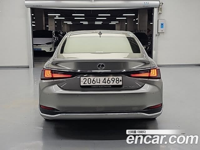 Lexus ES300h 2024 — ფოტო 9/19