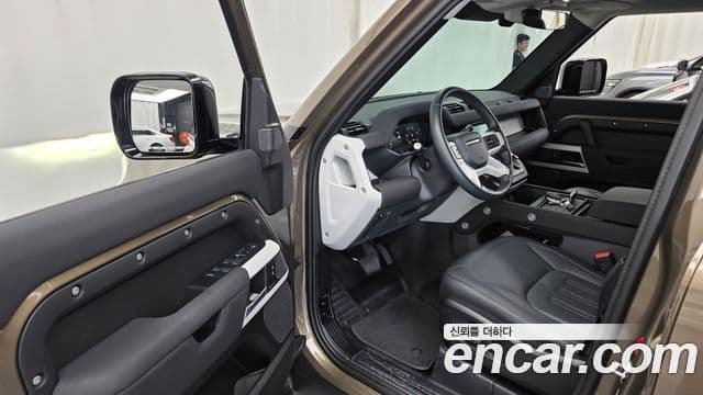 Land Rover Defender 2021 — Photo 12/32
