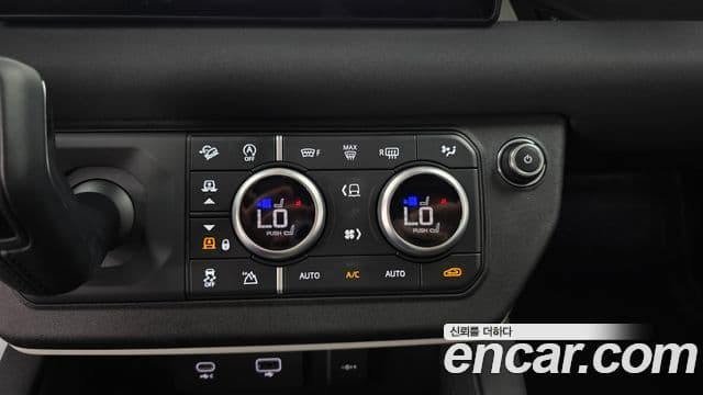 Land Rover Defender 2021 — Photo 11/32