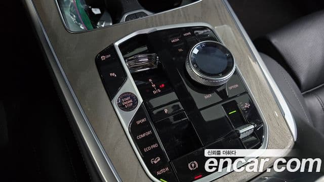 BMW X7 2024 — Photo 28/34
