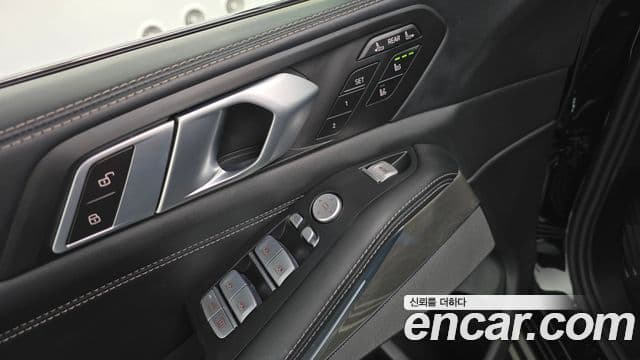 BMW X7 2024 — Photo 24/34