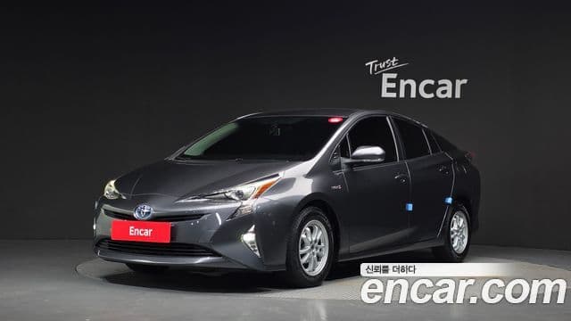 Toyota Prius 2018 — Şəkil 29/30