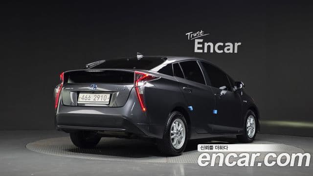 Toyota Prius 2018 — Şəkil 4/30