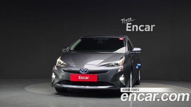 Toyota Prius 2018 — Şəkil 1/30