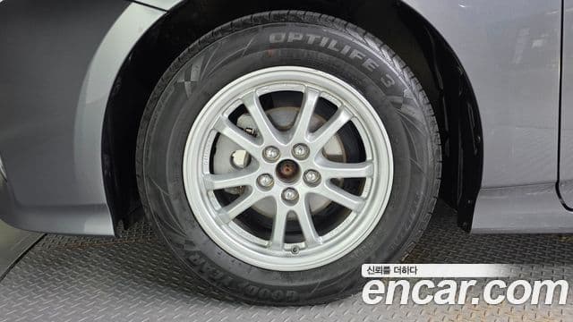 Toyota Prius 2018 — Şəkil 20/30
