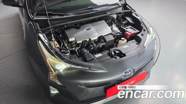 Toyota Prius 2018 — Şəkil 7/30