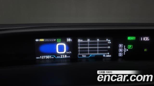 Toyota Prius 2018 — Şəkil 17/30