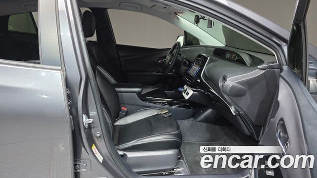Toyota Prius 2018 — Şəkil 2/30