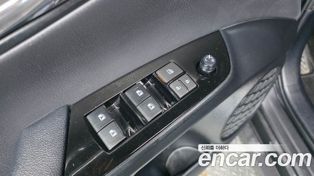 Toyota Prius 2018 — Şəkil 9/30
