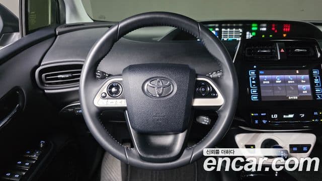 Toyota Prius 2018 — Şəkil 6/30