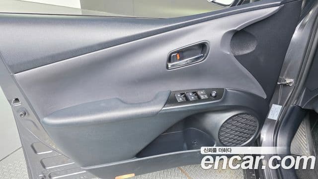 Toyota Prius 2018 — Şəkil 5/30