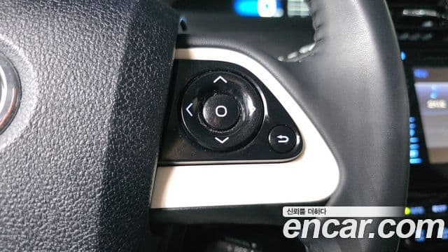 Toyota Prius 2018 — Şəkil 19/30